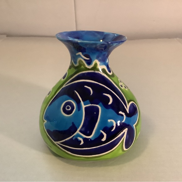 Vintage Jamaica Hand Painted Vase Etched Fish Glossy Blue Green and White 5 1/4” - Picture 11 of 16